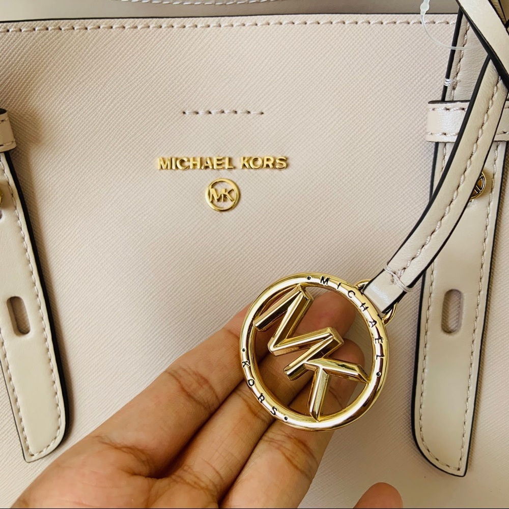 ‼️SOLD‼️MICHAEL KORS MEL TOTE - Picture 8 of 10